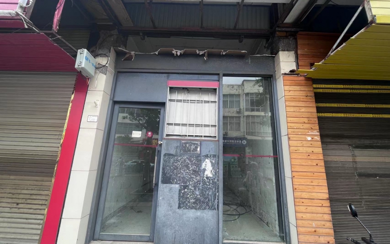 湖南街12-4號(hào)門(mén)面