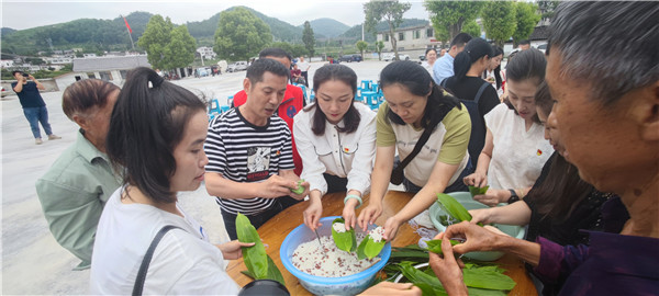 2023-6-21  貴州陽光產(chǎn)權(quán)交易所開展我們的節(jié)日·端午節(jié)主題實(shí)踐活動(dòng)暨鄉(xiāng)村振興調(diào)研活動(dòng)9.jpg